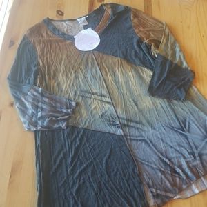 Unique boutique top at greatly discounted price.